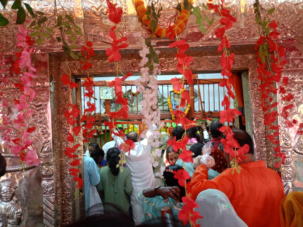 शीतला धाम मन्दिर मे जागरण और भण्डारा