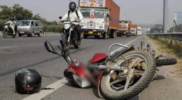 कार व बाइक की टक्कर में बाइक सवार महिला गंभीर रूप से घायल बीएचयू में चल रहा उपचार 
