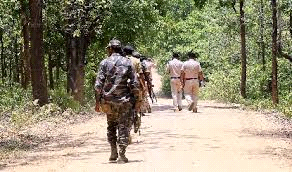 माओवादियों के साथ मुठभेड़ में दो सुरक्षाकर्मी शहीद, एक गंभीर