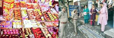 दिल्ली में दिवाली से पहले पुलिस ने बाज़ारों में बढायी चौकसी चौकसी बढ़ाई, लोगों से की सतर्क रहने की अपील