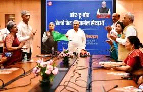 केंद्रीय मंत्री ने डोर-टू-डोर माल ढुलाई और पार्सल सेवाओं को दिखाई हरी झंडी 