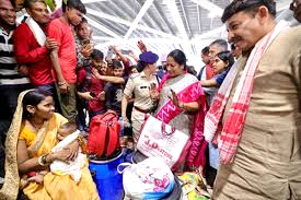 नई दिल्ली स्टेशन पर नवनिर्मित यात्री सुविधा केंद्र का किया निरीक्षण