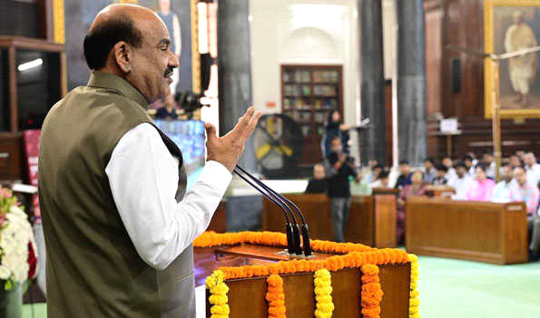 सरदार पटेल ने भारत की राजनीतिक एकता और प्रशासनिक दृढ़ता की नींव रखी थी : बिरला