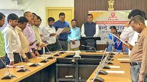 उत्तर रेलवे के अधिकारियों और यात्रियों ने सामूहिक वंदे मातरम गायन में भाग लिया