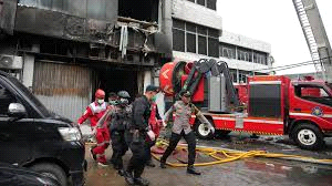 इंडोनेशिया के जकार्ता में सात मंजिला ऑफिस बिल्डिंग में लगी भीषण आग, 20 लोगों की मौत