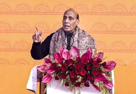 समान अवसर मिलने पर पुरुषों के बराबर या उनसे बेहतर प्रदर्शन करती हैं महिलाएं : राजनाथ