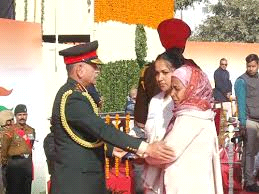 नई जंग के लिए नई रणनीति जरूरी