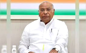 बजट में गिरावट वाले क्षेत्रों में सुधार के उपायों की उम्मीद : खरगे