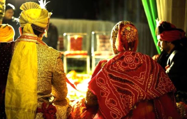 सामूहिक विवाह में शादी के बाद बरात लेकर पहुंचा दूल्हा, ससुर ने लाैटाया