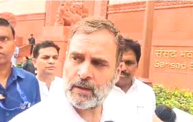 सदन में विपक्ष को नहीं बालेने दिया जाता : राहुल-प्रियंका