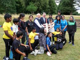 पीएम मोदी ने चेकर्स एस्टेट में युवा क्रिकेटरों से मुलाकात की