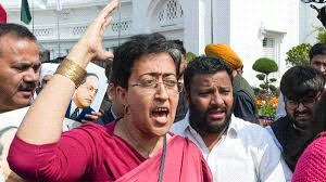 विधानसभा में विपक्ष का हंगामा, आतिशी और आप के तीन विधायकों को मार्शलों ने निकाला बाहर