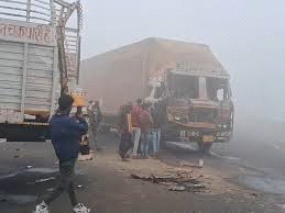 यूपी के 10 जिलों में बारिश, 4 में ओले गिरे, कोहरे में 6 हादसे, 11 गाड़ियां टकराईं