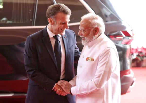 मोदी बोले मैक्रों को पसंद आई मुंबई, फ्रांसीसी राष्ट्रपति ने सुबह मरीन ड्राइव पर जॉगिंग भी की