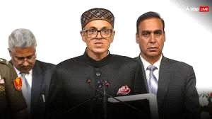 सीएम ने रेल अधिकारी को सम्मानित किया