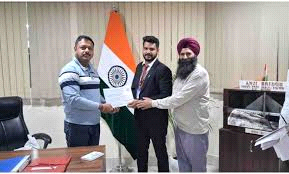 यात्री का खोया सामान लौटाने और बेहतर राजस्व अर्जन के लिए जम्मू मंडल का स्टाफ सम्मानित